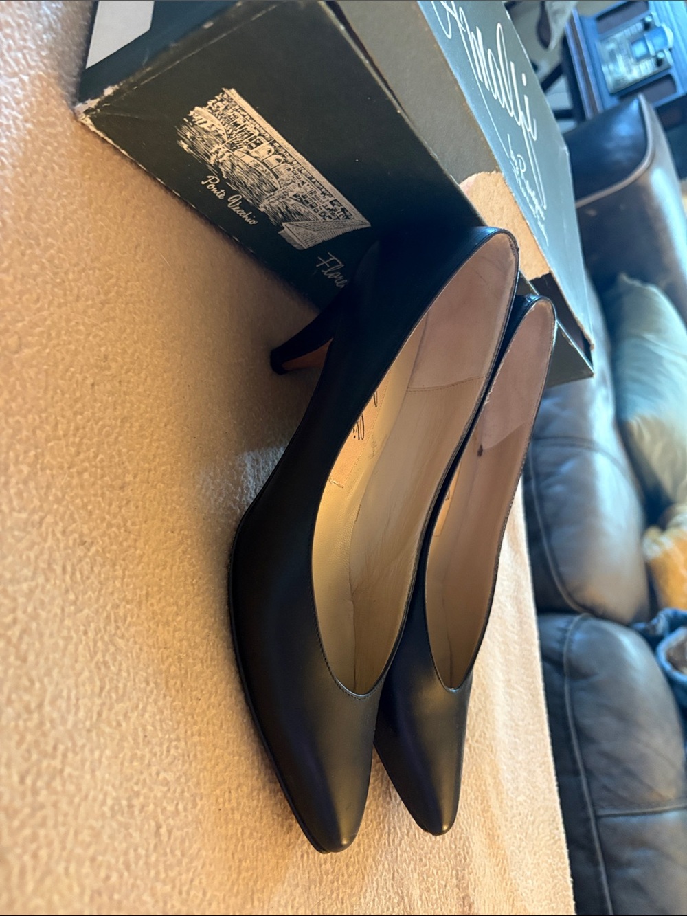 Amalfi Black Pointed-Toe Leather Pumps